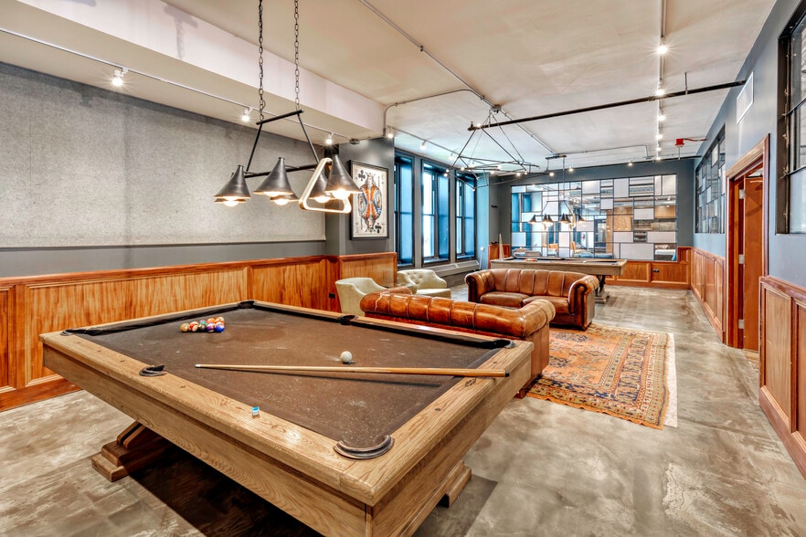 More Photos Of 125 S Clark St, Chicago Loft Creative Space For Lease