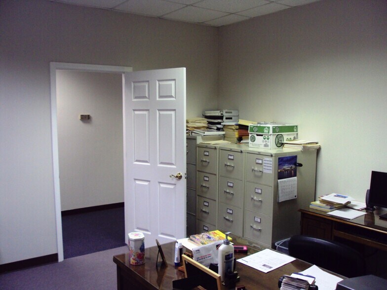 More Photos Of 125 Plantation Centre Dr S, Macon-Bibb Office For Lease