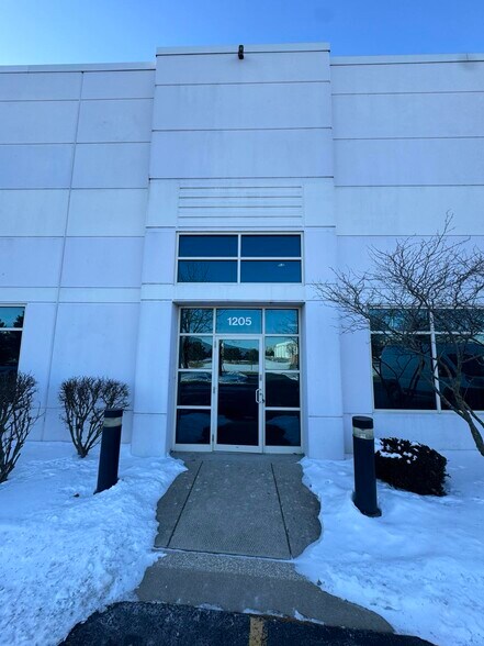 Primary Photo Of 1201-1217 W Remington Blvd, Romeoville Warehouse For Lease