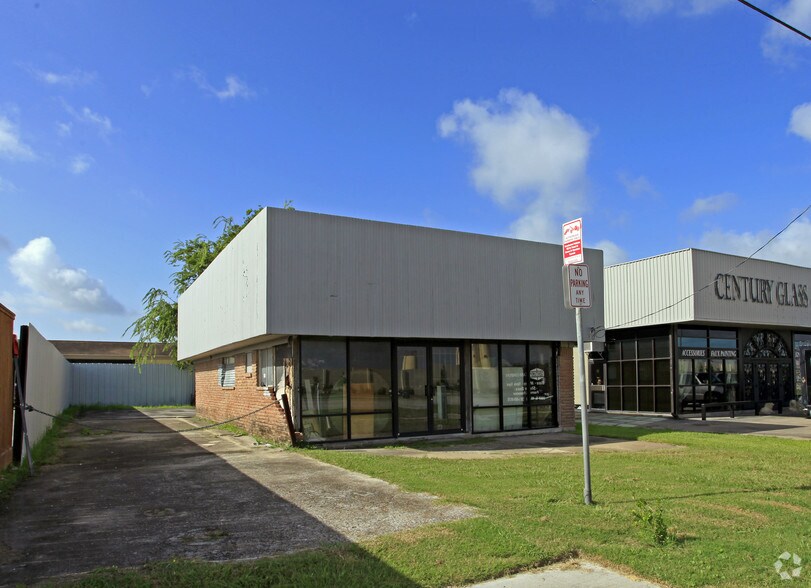 Primary Photo Of 2003 Hwy 90, Missouri City Freestanding For Lease