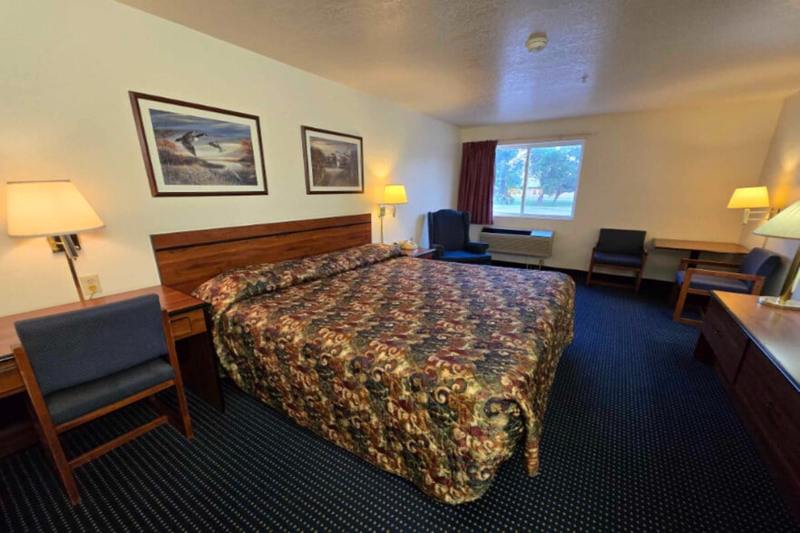 More Photos Of 748 E 12th St, Imperial Hotel For Sale