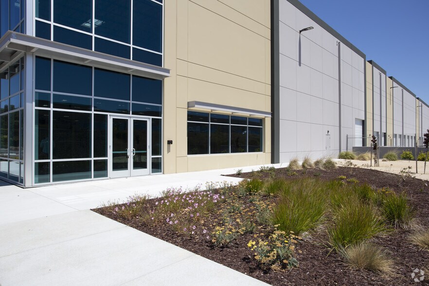 More Photos Of 2995 Atlas Rd, Richmond Distribution For Lease