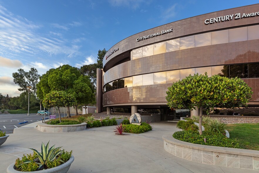 More Photos Of 2011 Palomar Airport Rd, Carlsbad Office For Lease