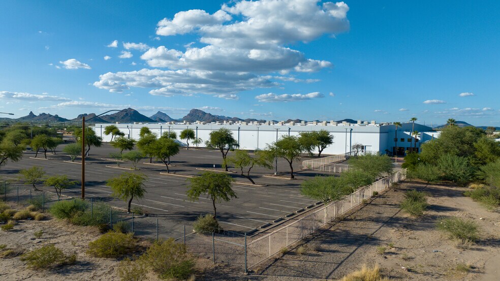 More Photos Of 6700 S Pella Dr, Tucson Light Manufacturing For Sale