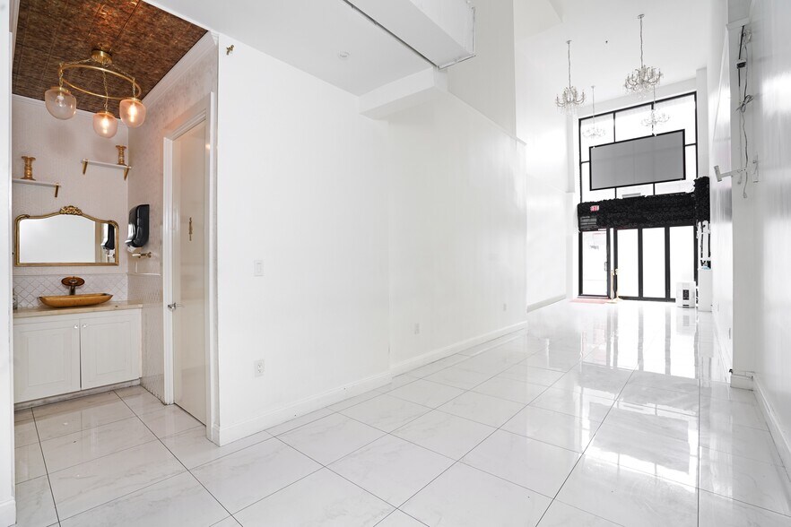 More Photos Of 577 Lafayette Ave, Brooklyn Storefront Retail Residential For Lease