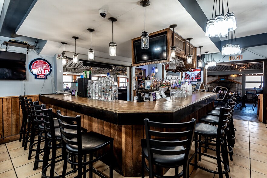 More Photos Of 5527 Oregonia Rd, Oregonia Restaurant For Sale