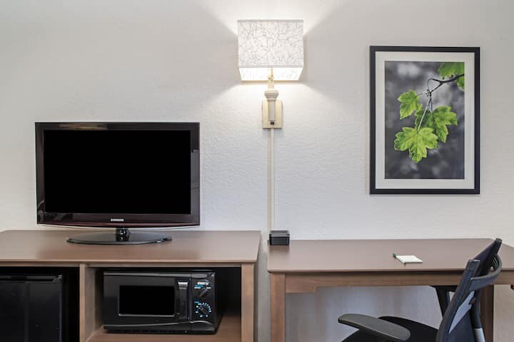 More Photos Of 5981 Okeechobee Blvd, West Palm Beach Hotel For Sale