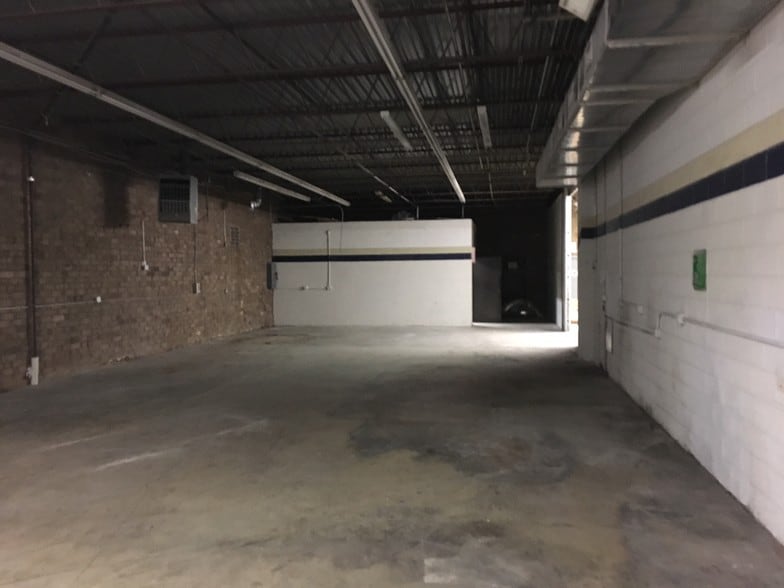 More Photos Of 112 S Walnut Cir, Greensboro Warehouse For Sale