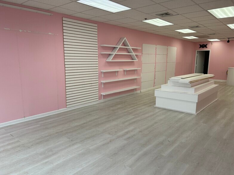 More Photos Of 182-194 Merritts Rd, Farmingdale Unknown For Lease