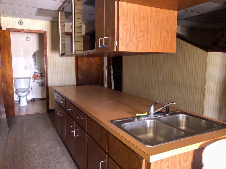 More Photos Of 302 W Main St, Bowling Green Healthcare For Sale
