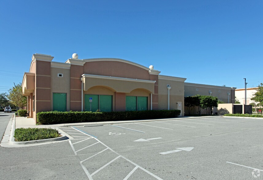 More Photos Of 203-221 N Clarke Rd, Ocoee Unknown For Lease