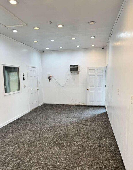 More Photos Of 250 E Cleveland Ave, Norwood Light Distribution For Sale