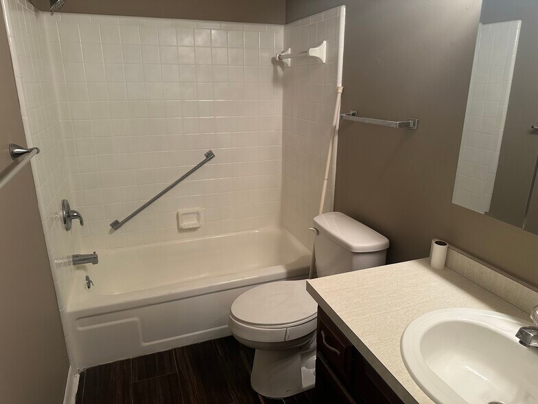 More Photos Of 643 W Oak Terrace Dr, Leesburg Apartments For Sale