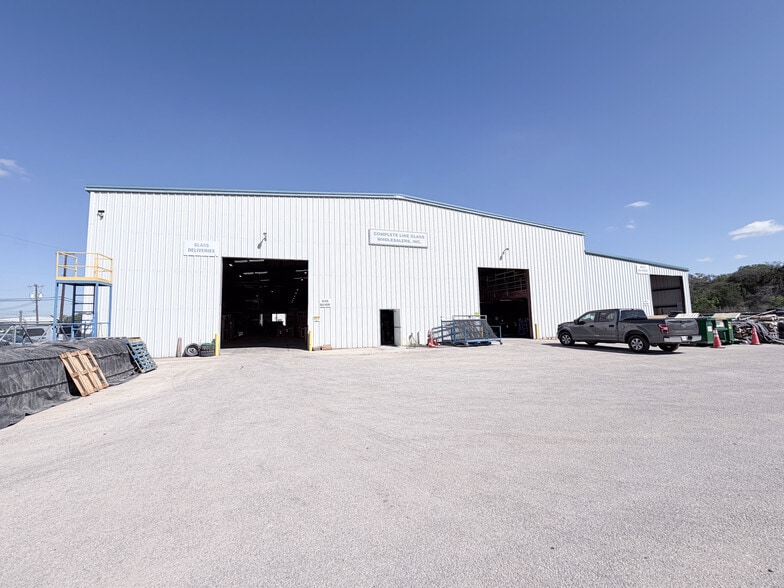 More Photos Of 18740 Goll St, San Antonio Warehouse For Lease