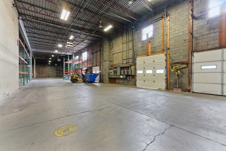 More Photos Of 16 Commercial Ave, Albany Warehouse For Sale