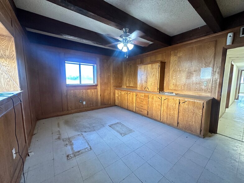 More Photos Of 2222 S Interstate 35, Pearsall Warehouse For Sale