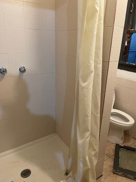 More Photos Of 543 Broad Ave, Wilmington Apartments For Sale