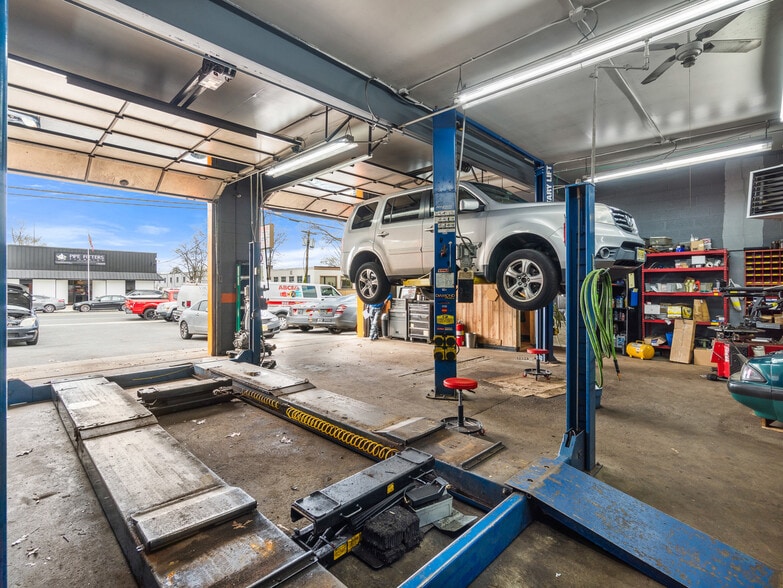 More Photos Of 305 S Michigan Ave, Kenilworth Industrial For Sale