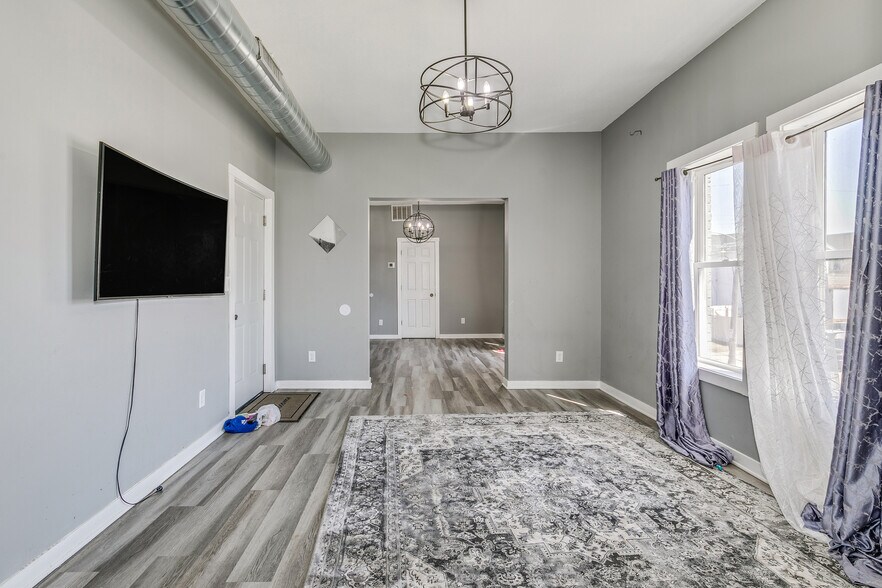 More Photos Of 1500 W Broadway Ave, Minneapolis Storefront Retail Residential For Sale