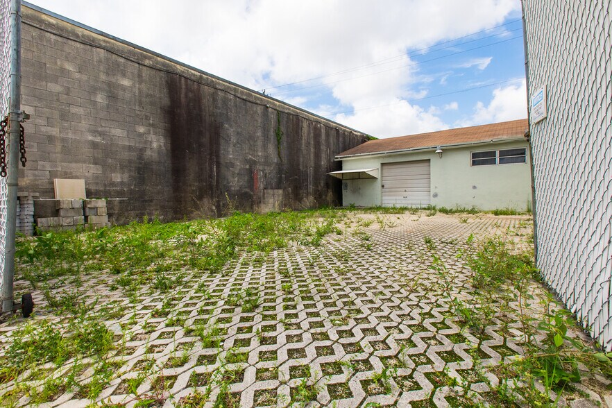 More Photos Of 4798 E 10th Ln, Hialeah Service For Lease