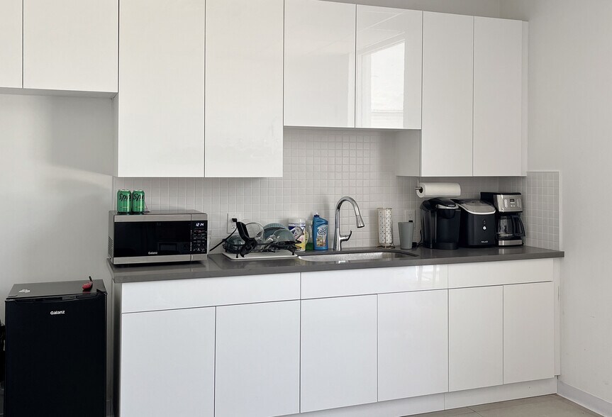 More Photos Of 16210 Clay Rd, Houston Auto Repair For Lease