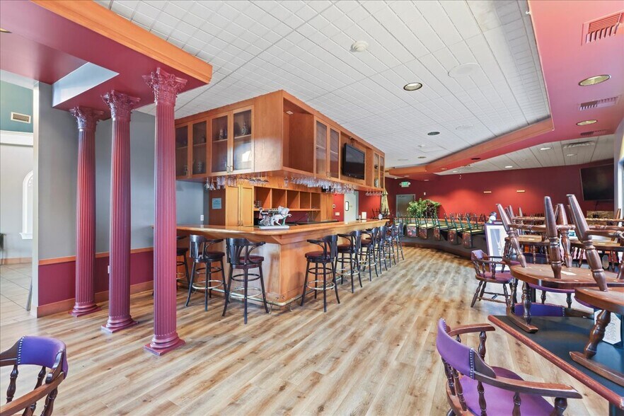 More Photos Of 1650 W Bakerview Rd, Bellingham Restaurant For Sale