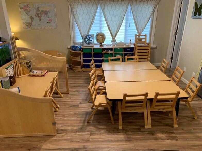 More Photos Of 2115 S Brentwood, Springfield Daycare Center For Sale