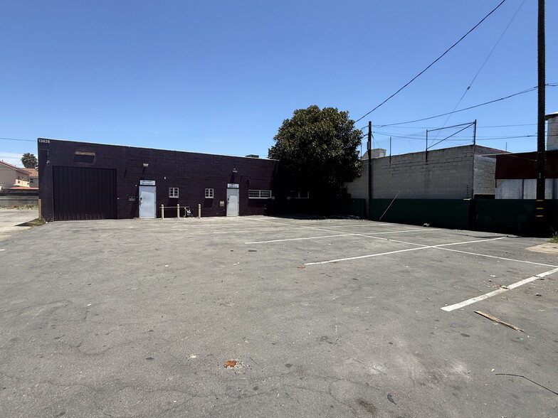 More Photos Of 13822-13826 Prairie Ave, Hawthorne Warehouse For Lease