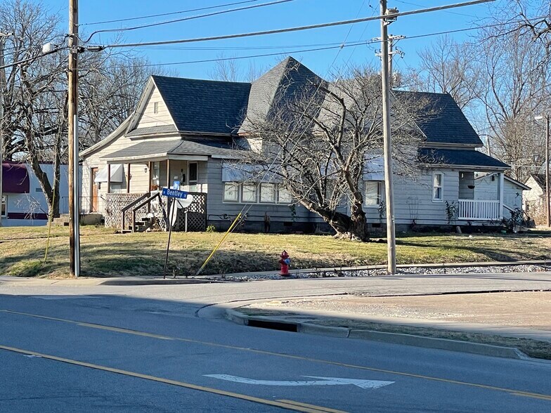 More Photos Of 1102 W Main St, Marion Freestanding For Sale