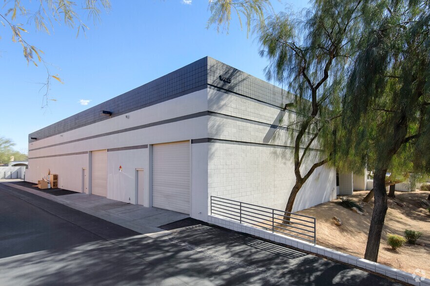 More Photos Of 16025 N 76th St, Scottsdale Warehouse For Lease