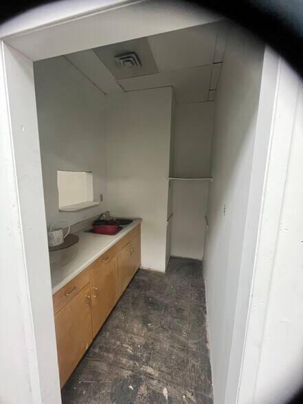 More Photos Of 12046 Fort Rd NW, Edmonton Apartments For Lease