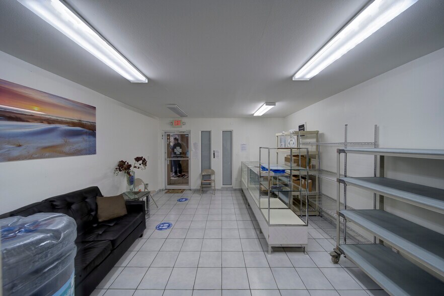 More Photos Of 330-332 W 9th St, Hialeah Storefront Retail Office For Lease