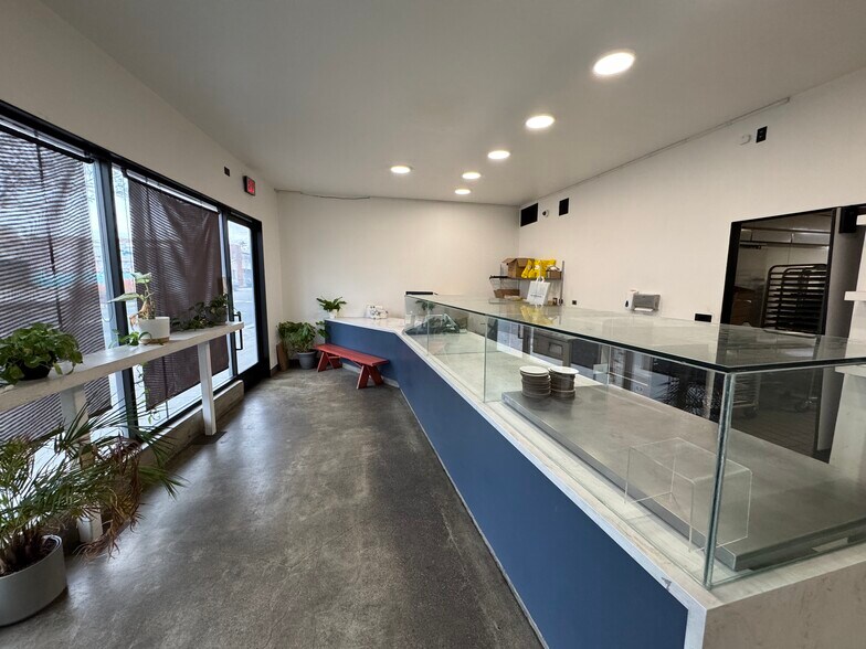 More Photos Of 826 Pico Blvd, Santa Monica Storefront For Sale