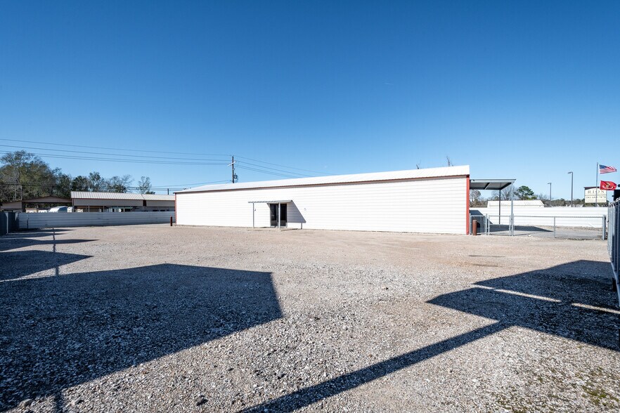 More Photos Of 21040 Loop 494, New Caney Warehouse For Lease