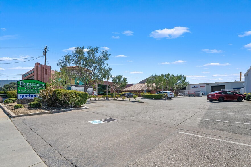 More Photos Of 23945-23947 Newhall Ave, Santa Clarita General Retail For Sale