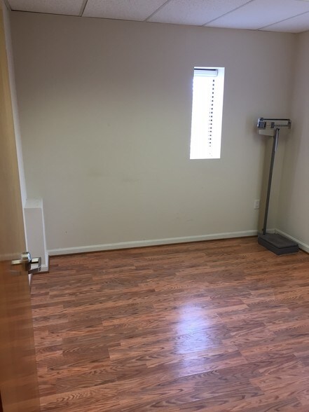 More Photos Of 6116 Rolling Rd, Springfield Medical For Sale