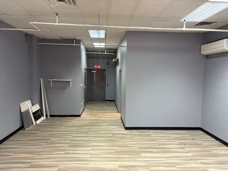 More Photos Of 925-929 S York St, Elmhurst Storefront Retail Office For Lease