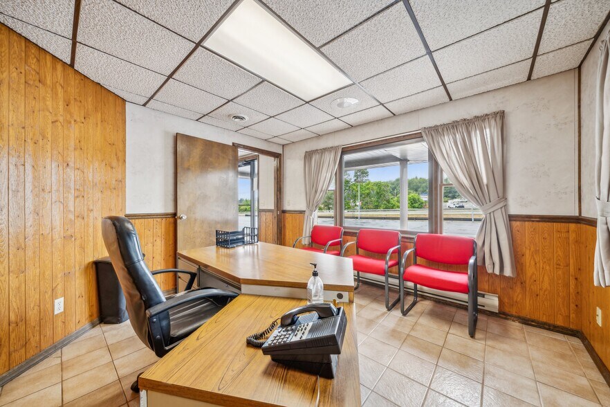 More Photos Of 123 Crossroads Rd, Scottdale Light Distribution For Sale