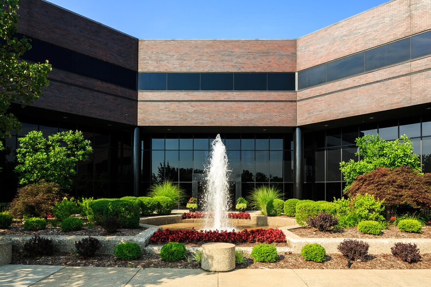 More Photos Of 9100 Shelbyville Rd, Louisville Office For Lease
