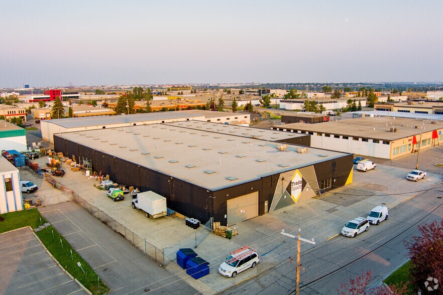 More Photos Of 4030 8th St SE, Calgary Warehouse For Lease