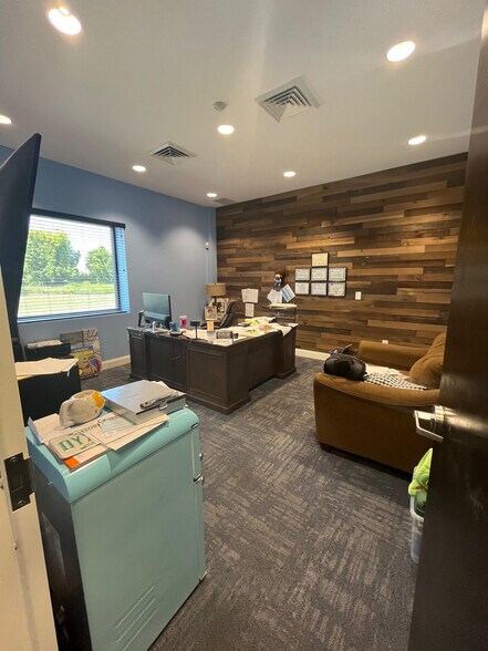 More Photos Of 522 Live Pine Cir, Apopka Warehouse For Sale