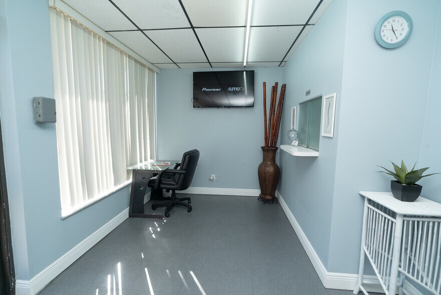 More Photos Of , Fort Lauderdale Office For Sale