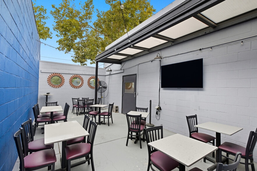 More Photos Of 1011 Del Paso Blvd, Sacramento Restaurant For Sale