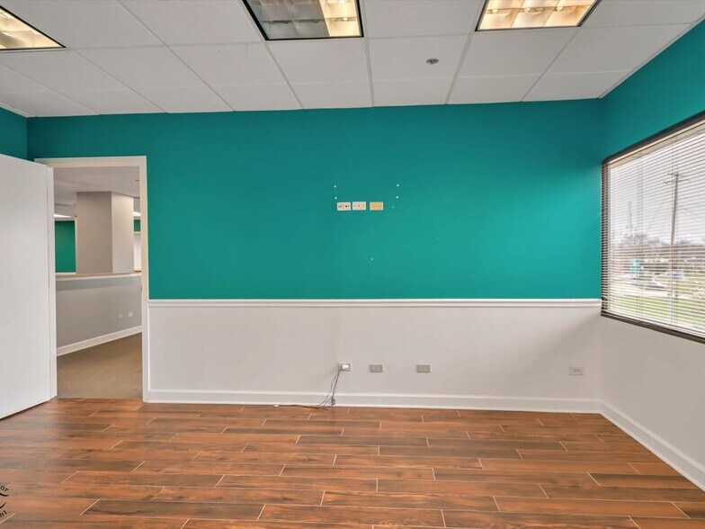 More Photos Of 1990 E Algonquin Rd, Schaumburg Office For Lease
