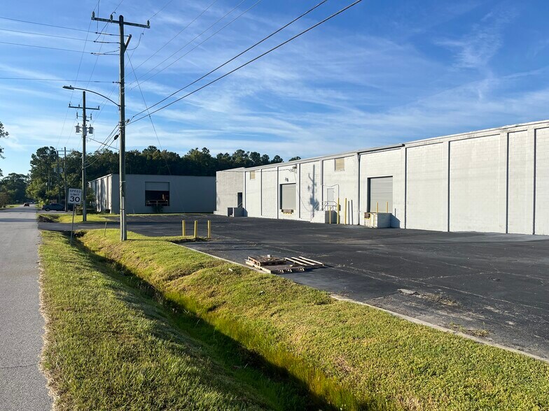 More Photos Of 5438 Vernon Rd, Jacksonville Warehouse For Lease