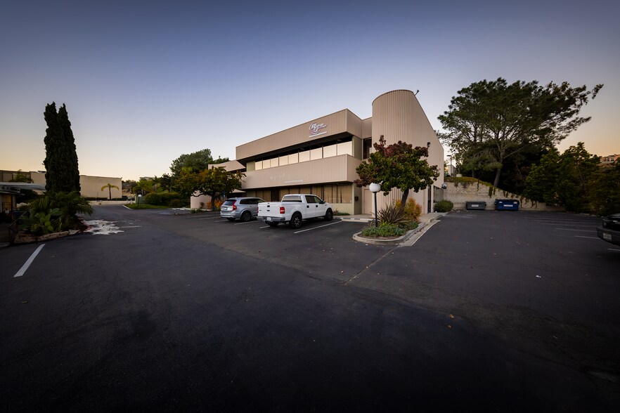 More Photos Of 3323 Carmel Mountain Rd, San Diego Showroom For Lease