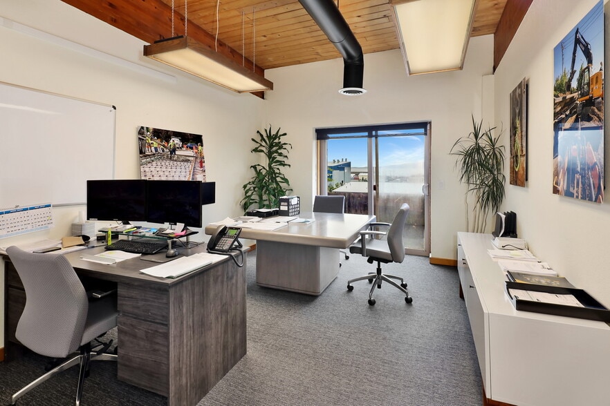 More Photos Of 1215 W Holly St, Bellingham Office For Sale