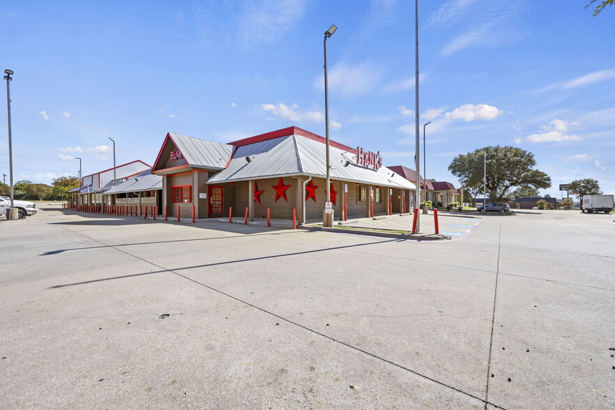 Primary Photo Of 1310 N Central Expy, McKinney Restaurant For Lease