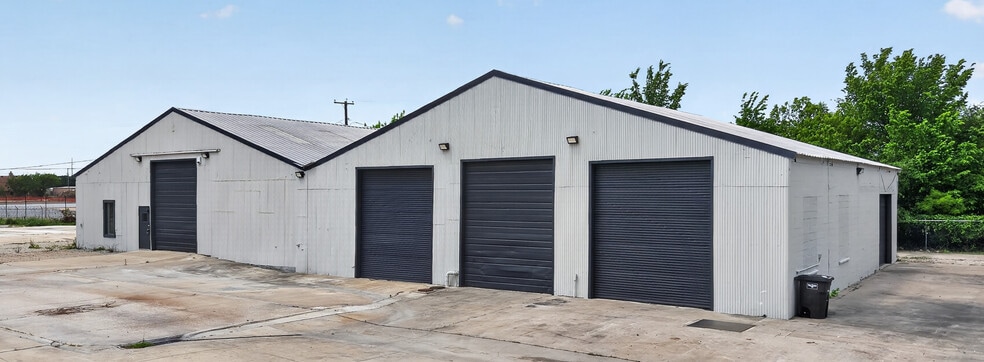 More Photos Of 5504 Forest Hill Dr, Fort Worth Warehouse For Sale