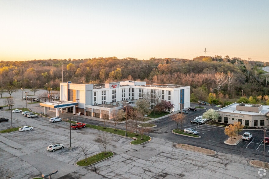 More Photos Of 16555 Midland Dr, Shawnee Hotel For Sale